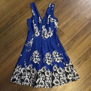 Kensie Size 6 Blue Floral Dress